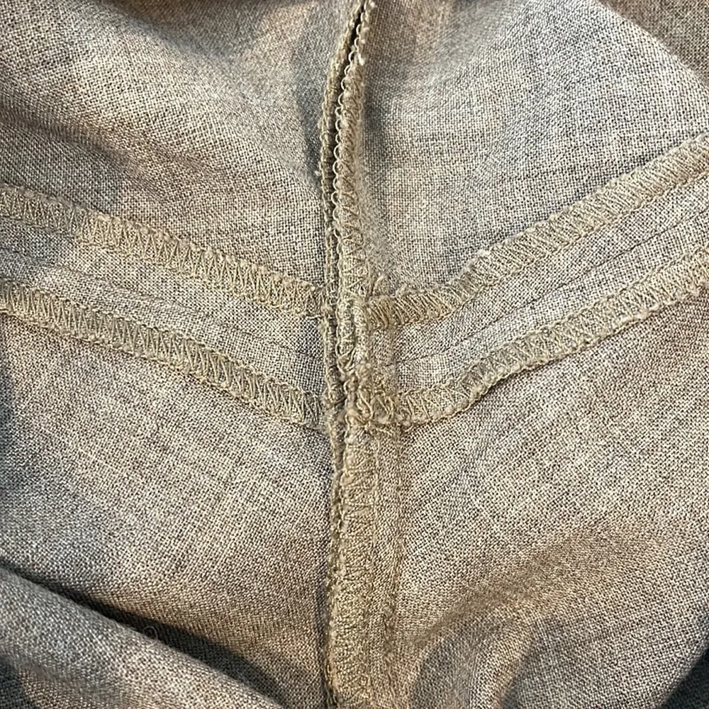 St. John Sport Tan Dress Pants Trousers with Gold Hardware Women’s Size 8 - Image 13