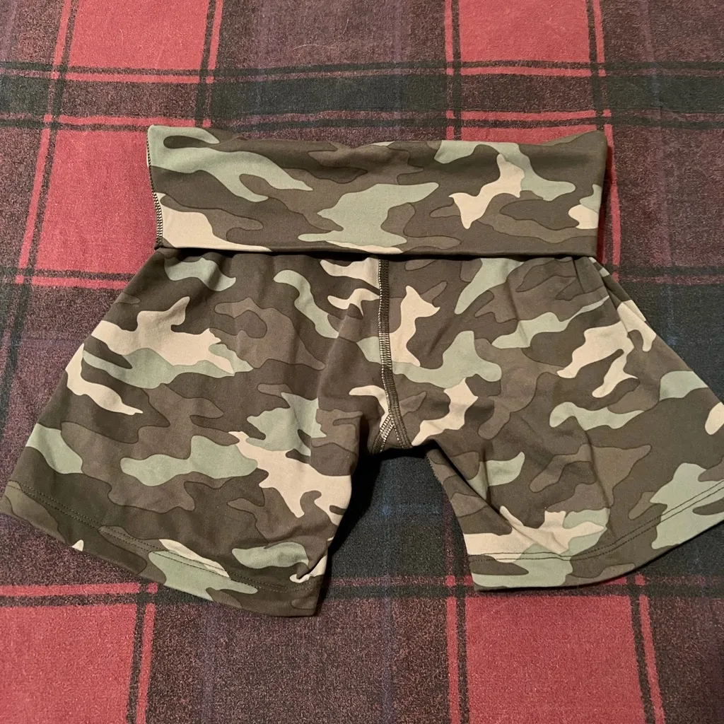 PINK Victoria's Secret Camouflage Shorts - Image 4