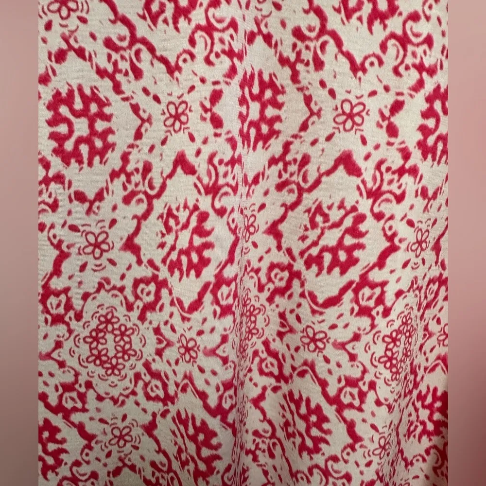 Sew in Love short flowy sleeves keyhole neck pink/white geo print top Size 3X - Image 9