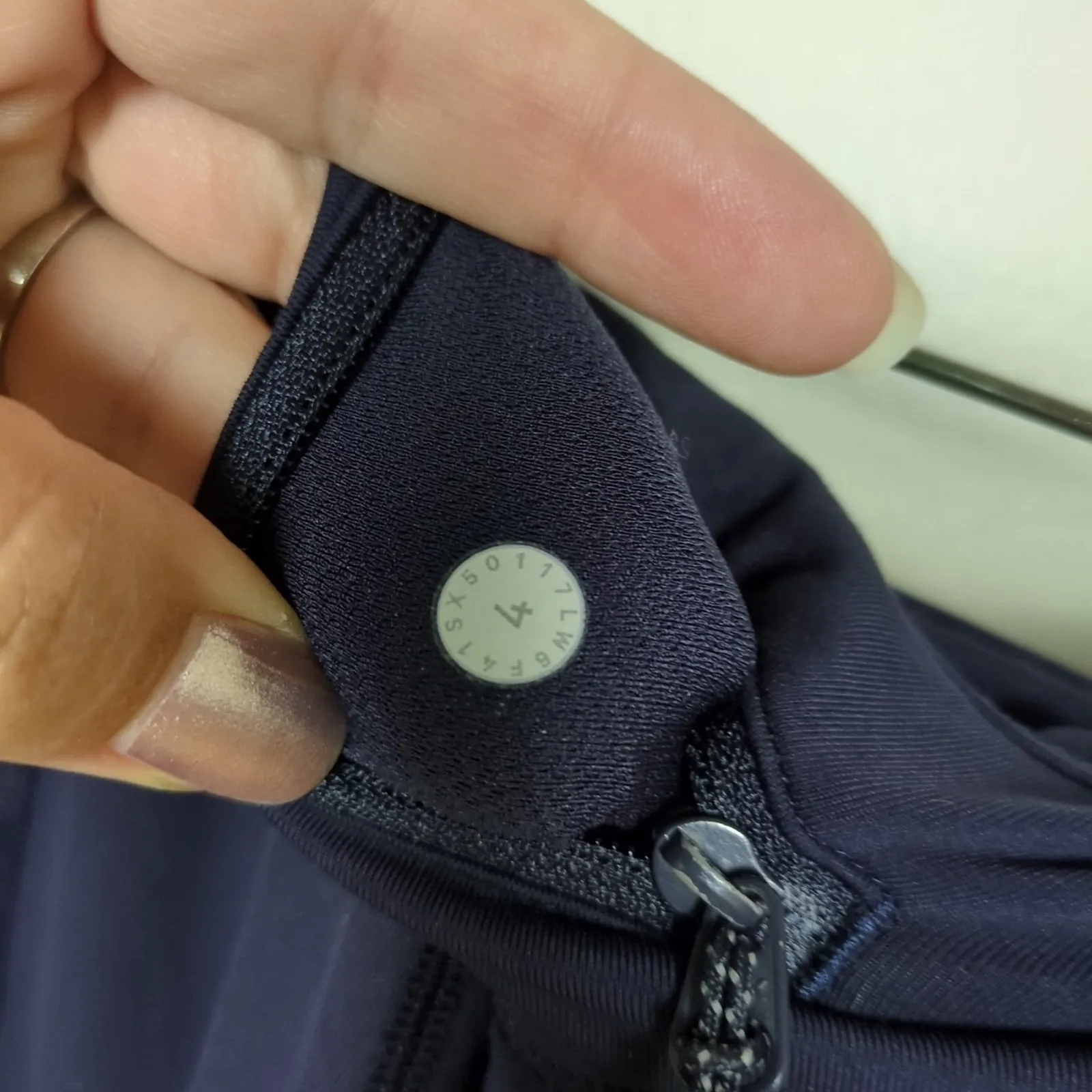 LULULEMON Pace Rival Crop Leggings 22" in Midnight Navy W6F41S Women's 4 - Image 5