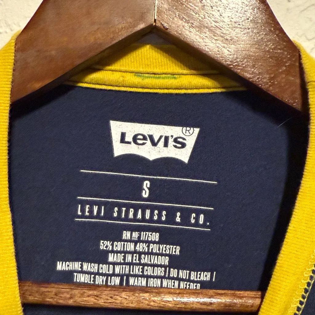 Levi’s Navy Gold Trim Cropped Logo Tee Size S Levi Strauss 1853 Graphic Shirt - Image 4