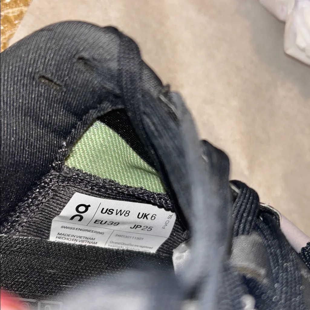 On Running Cloudtec Sneakers in Black, Gray, and Purple - Image 9