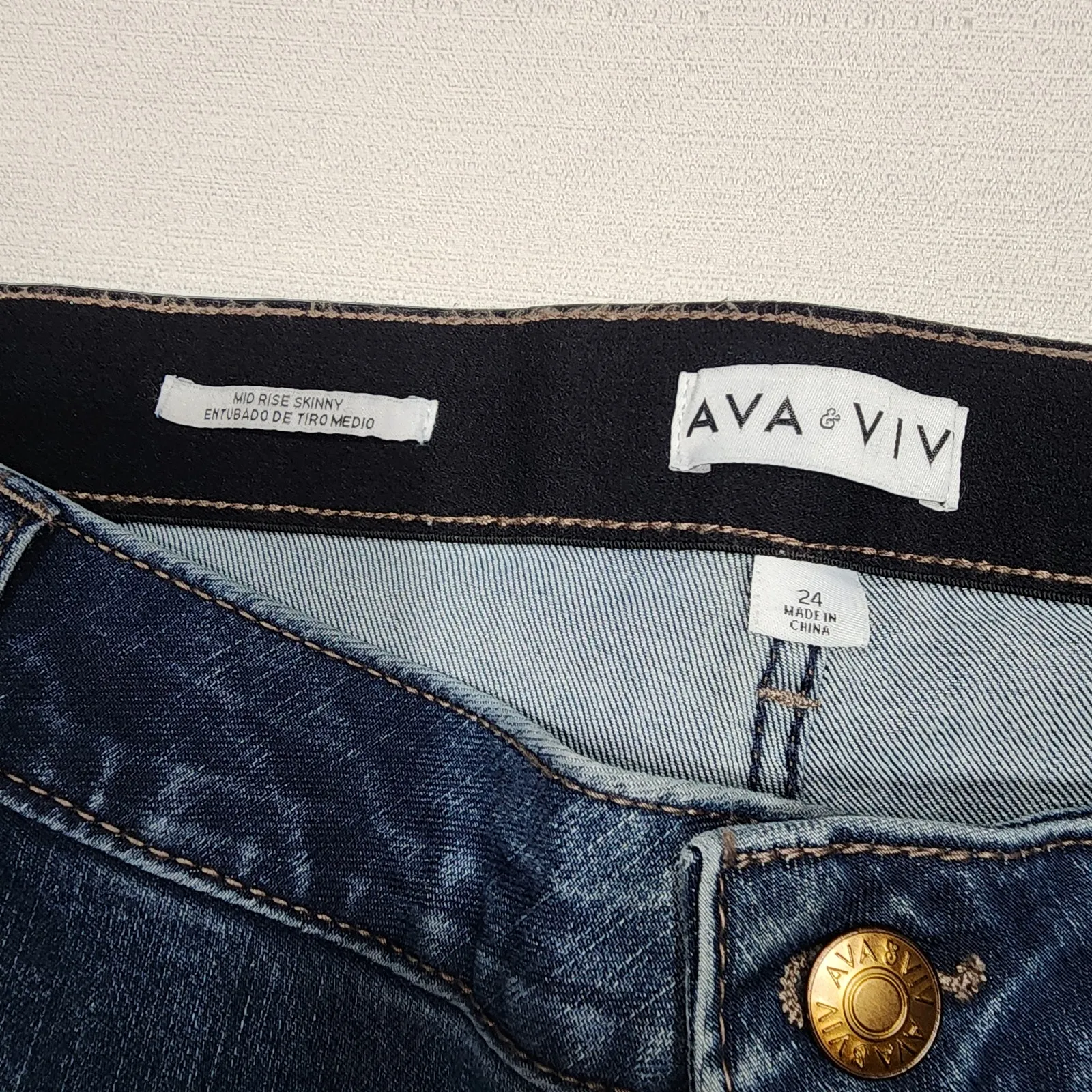 AVA & VIV Women's mid rise skinny size 24 W44''x L39'' - Image 4