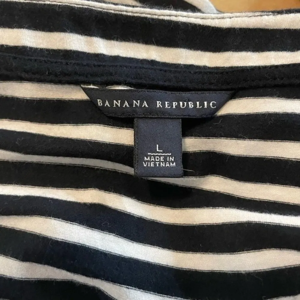 Banana Republic Women's Black/White Striped Long Sleeve Shirt Size Large - Image 4