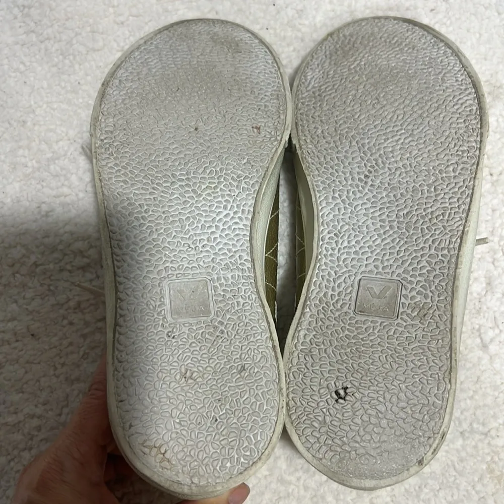 Veja Madewell Sneakers in Star-Embroidered Gold Leather women's size 7 - Image 4