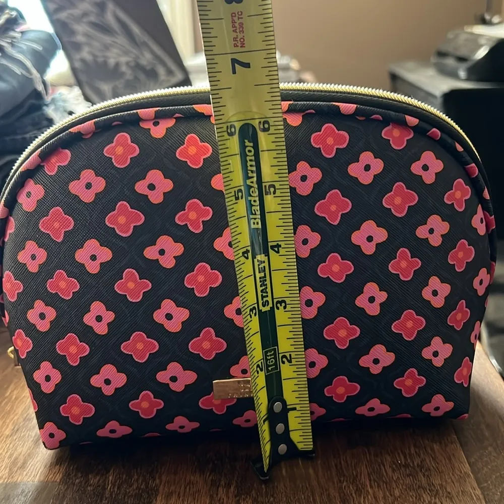 TRINA TURK Navy w/ Pink Flowers Cosmetic Bag Makeup Case NWT - Image 8