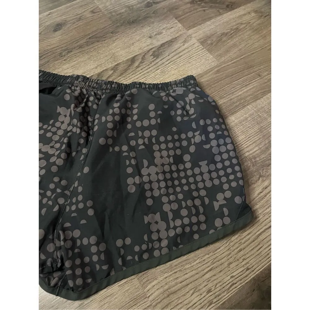 Nike Black & Grey Patterned Shorts Woman’s Size Medium - Image 8