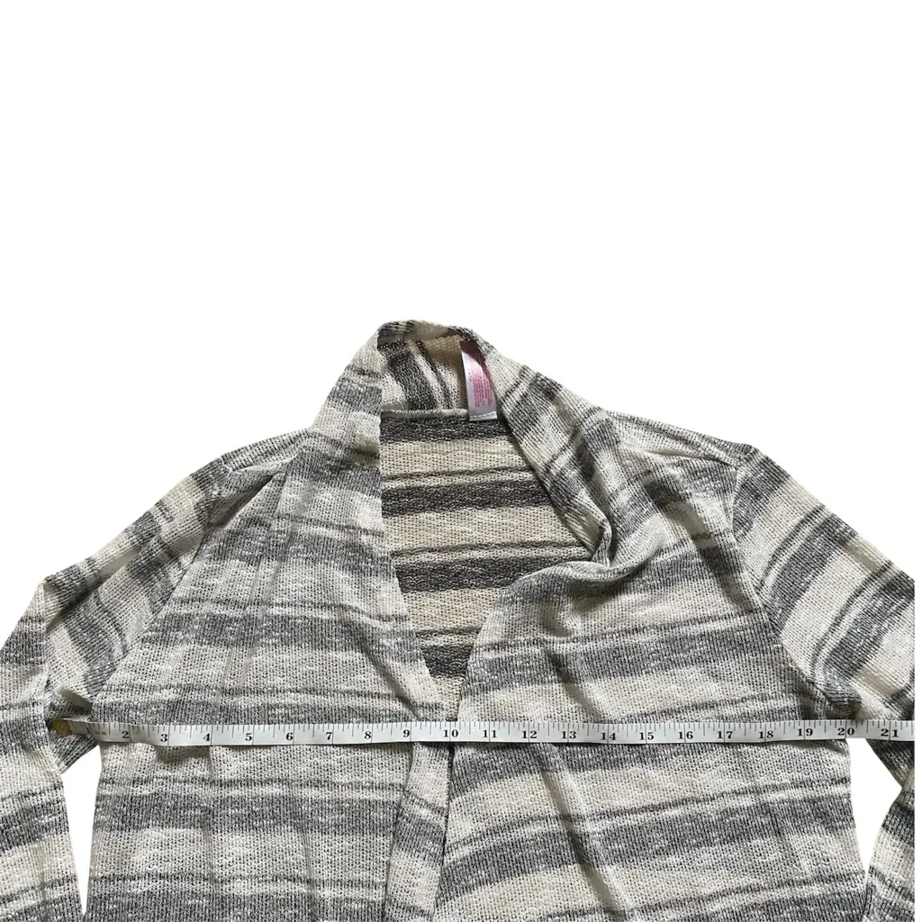 Striped Fringe Women’s Gray & White Cardigan Size Small - Image 3