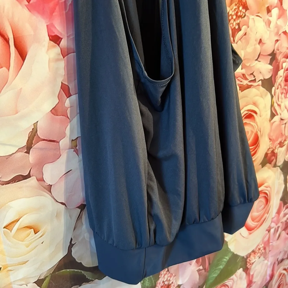 Nike  size m athletic top - Image 8