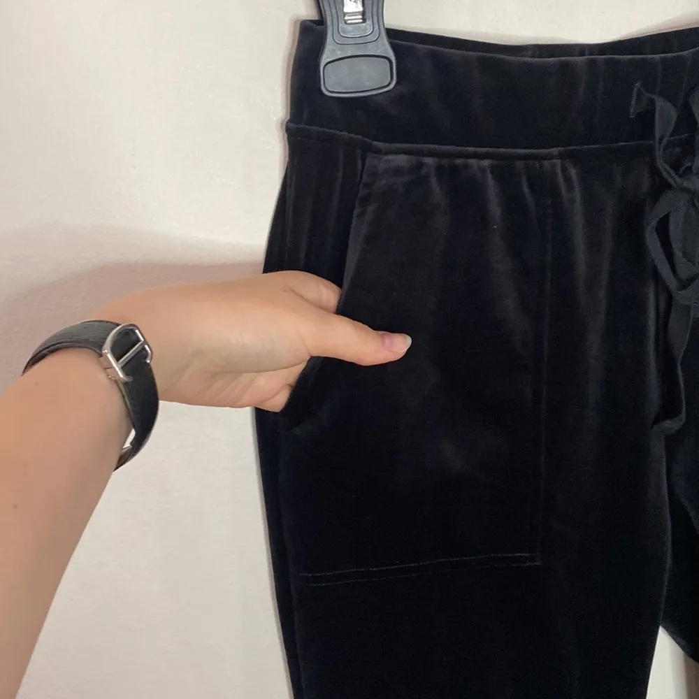 Lou & Grey black plush velour patch pocket lounge pants size XS - Image 6