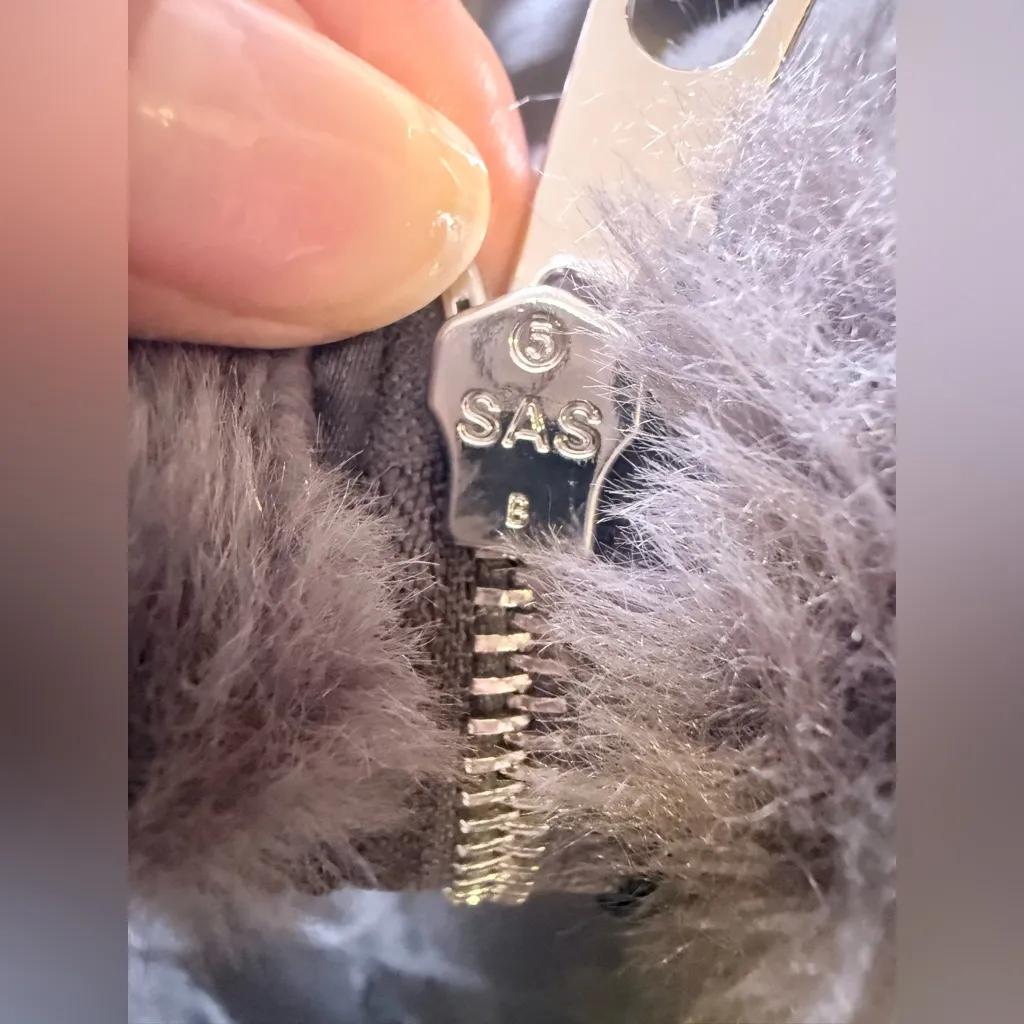 Elegant Gray Faux Fur Trimmed Women's Coat size 1X drawstring waist full zipper - Image 3