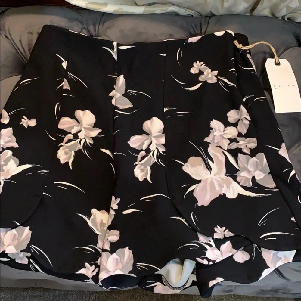 NWT Leith 🌸Black floral shorts - Image 4