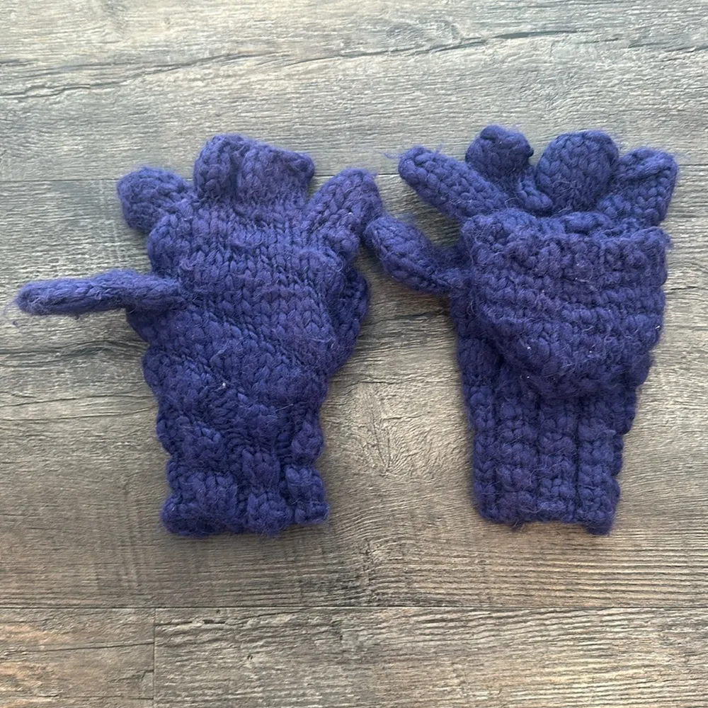 American Eagle Outfitters Wool Blend Chunky Knit Scarf and Fingerless Gloves - Image 8