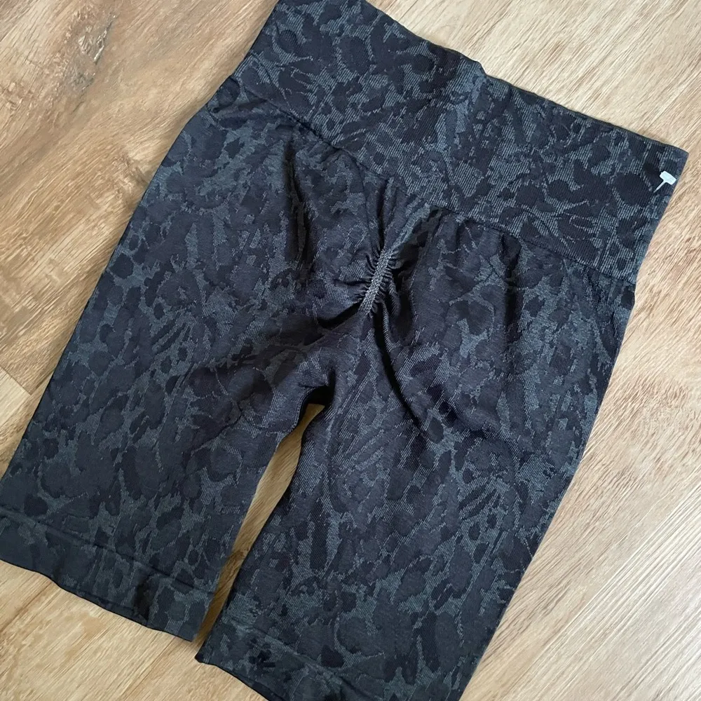 Gymshark Seamless Biker Shorts - Image 2