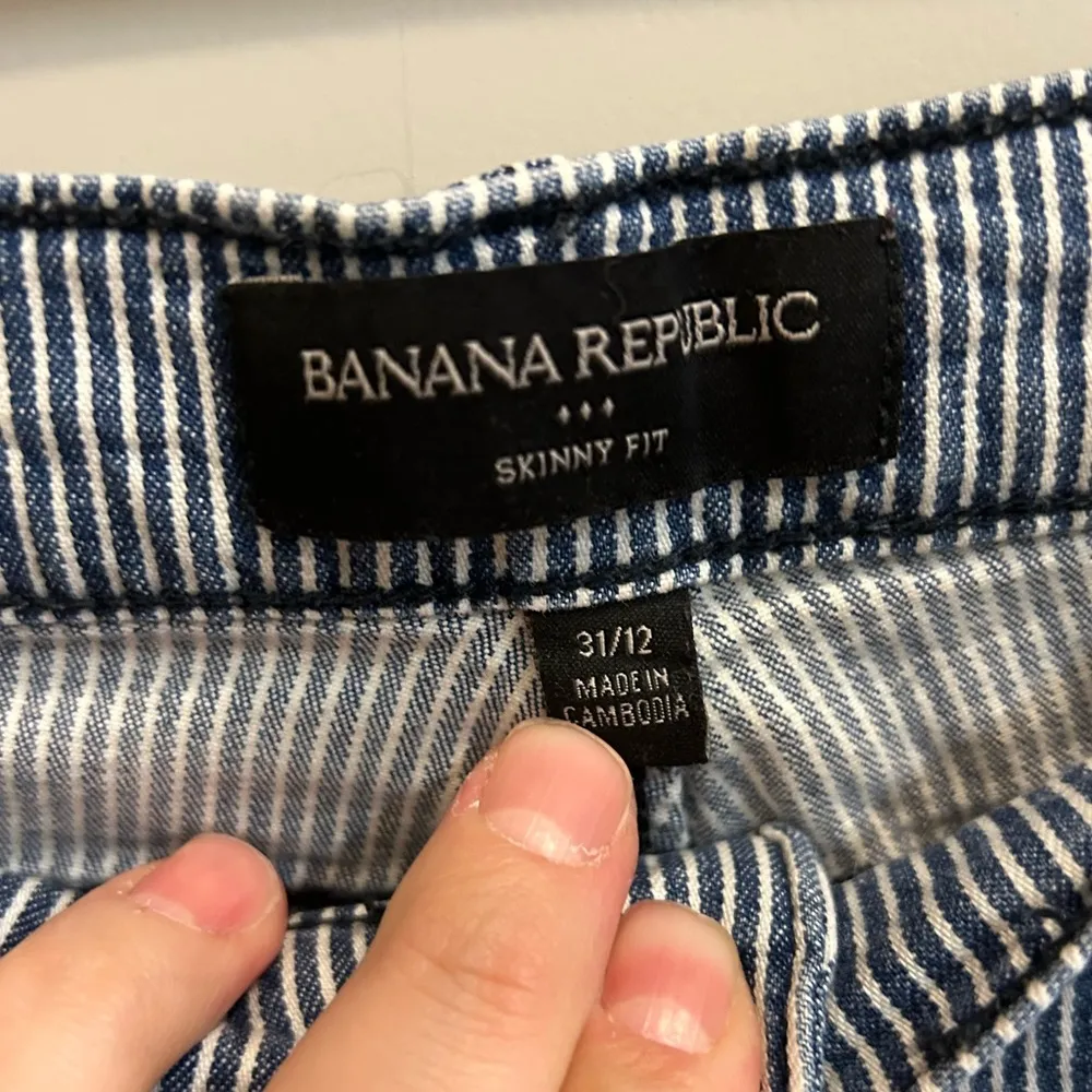 Banana Republic Skinny Fit Jeans Blue White Stripe - size 31/12 - Image 3
