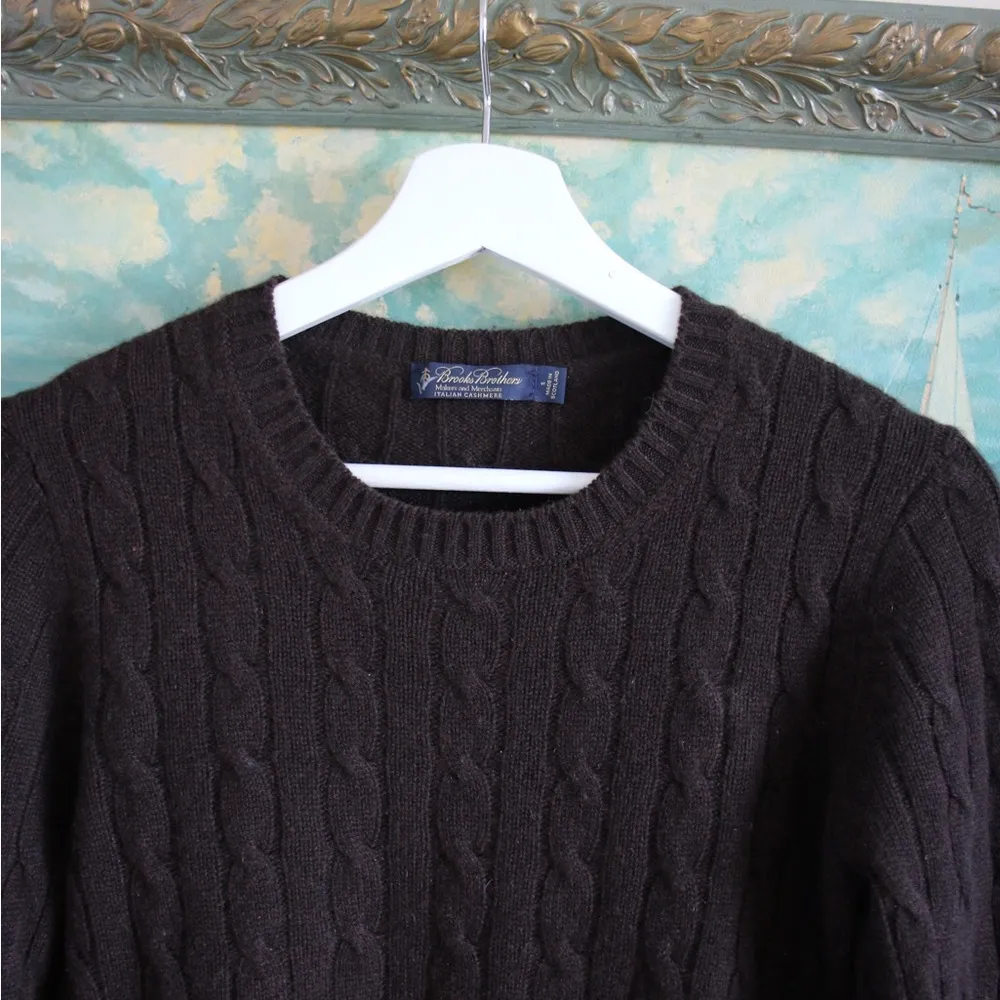 Brooks Brothers brown cashmere sweater, size small - Image 2