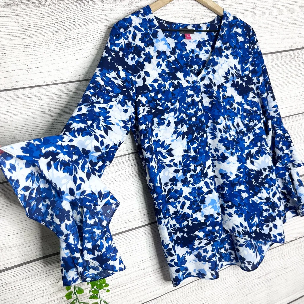 Vince Camuto Blue Floral Flutter Sleeve Pintuck Henley Blouse Top Size Medium - Image 3