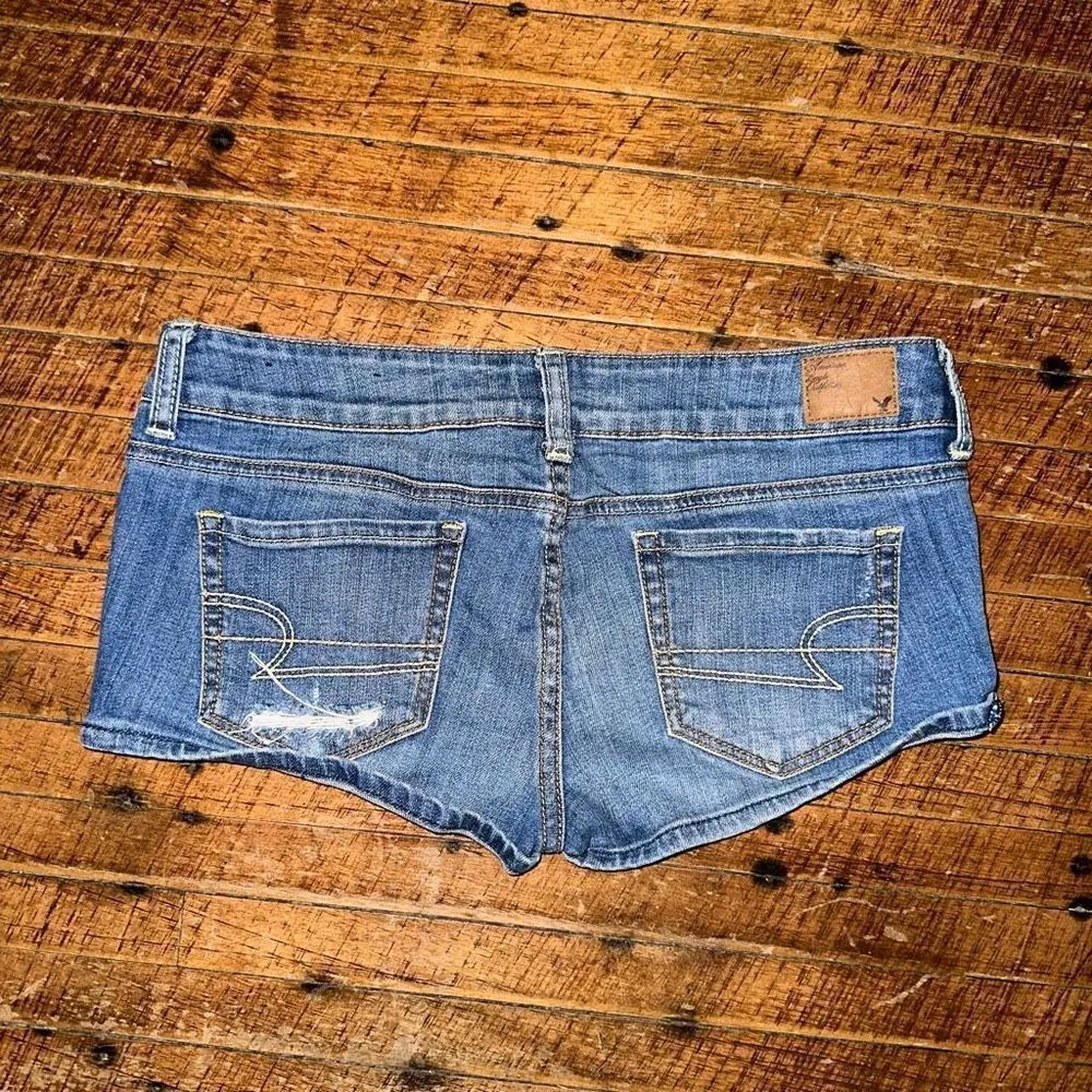 American Eagle Daisy Duke sz 4 denim shortie shorts - Image 3
