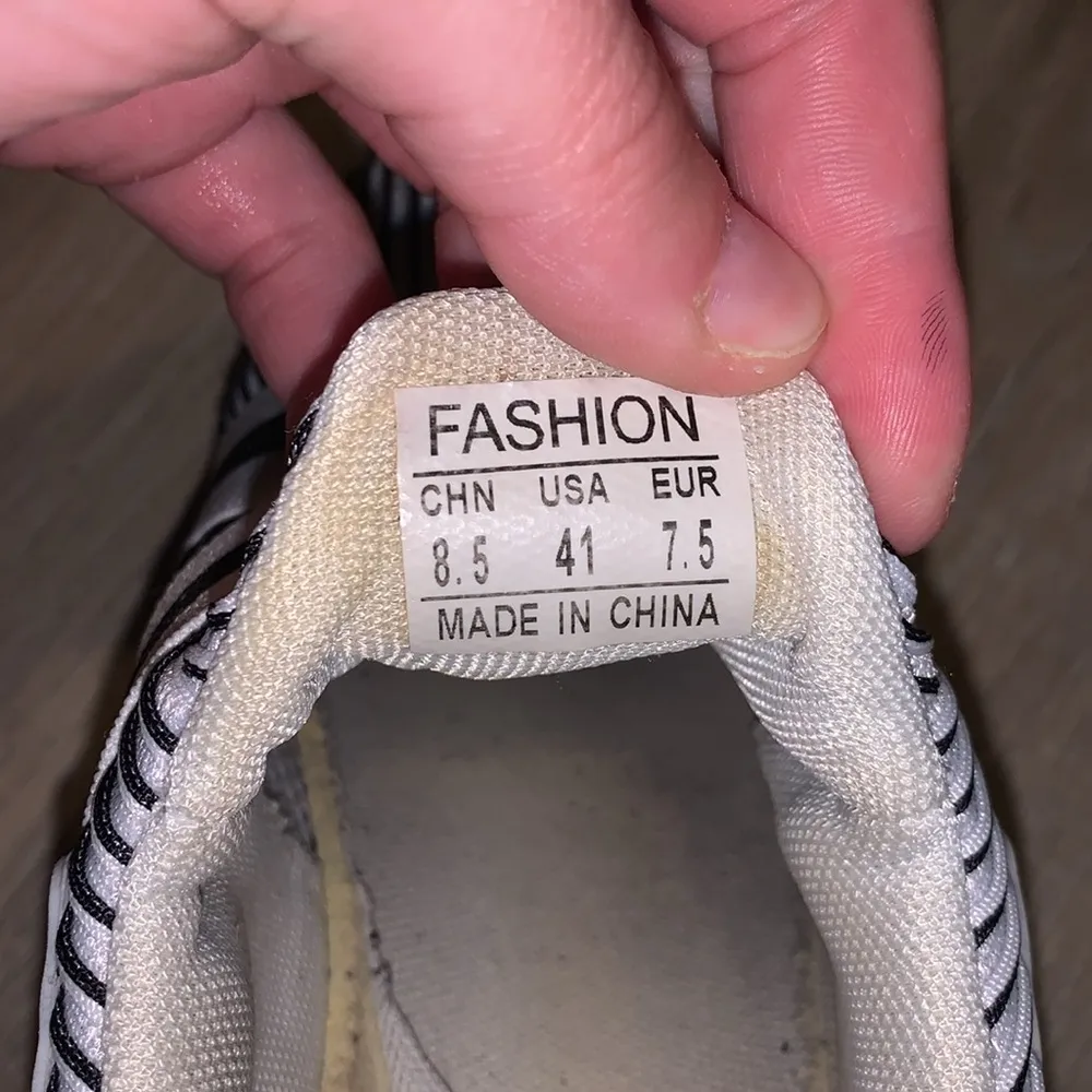 Fashion white with black stripped casual athletic sneakers Size 8.5 - Image 8