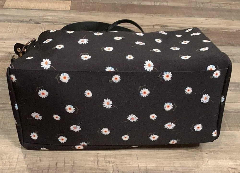 Alice + Olivia NWOT  Daisy print duffel weekender bag like new - Image 5