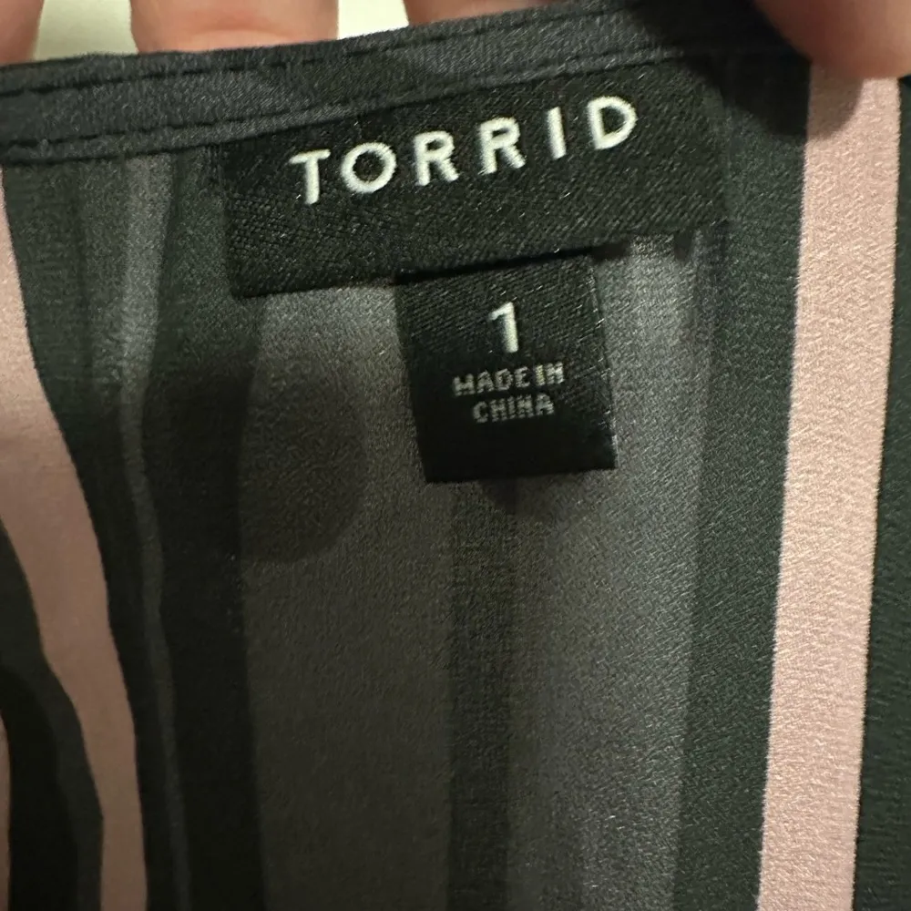 TORRID || Womens Purple Stripe Crepe Surplice Tie Waist Top Blouse || 1X - Image 4