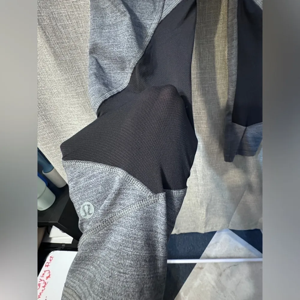 *Lululemon pace rival crop legging size 4 heather grey mid rise workout gym pant - Image 3