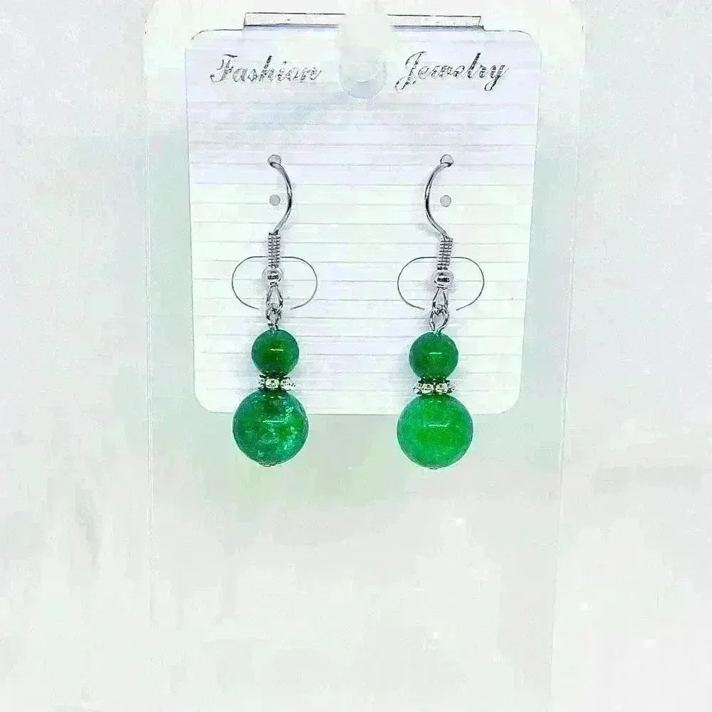 Simple Retro Gourd Shaped Earrings in Green - Image 4