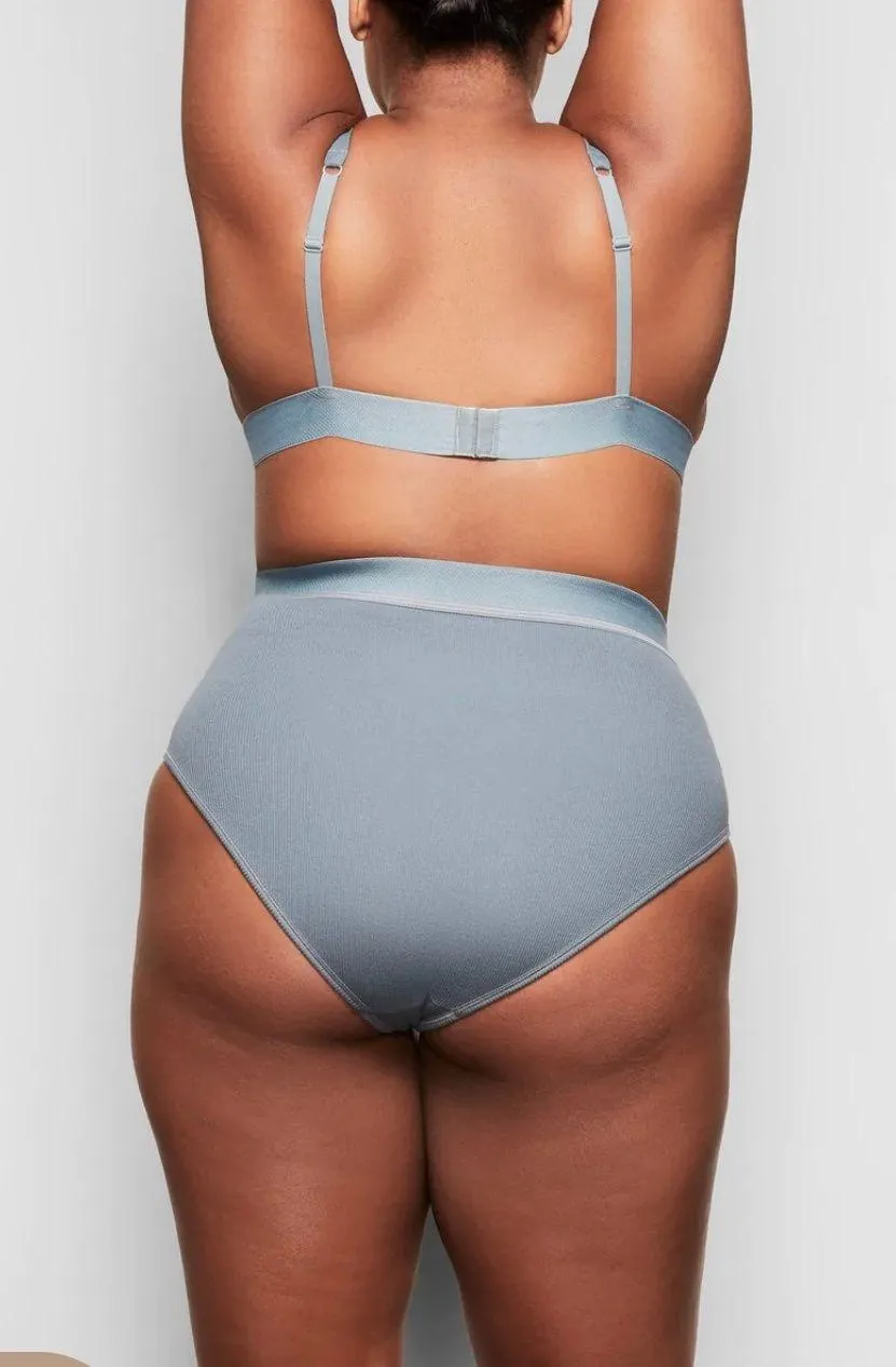 SKIMS Cotton Plunge Bralette - Image 3