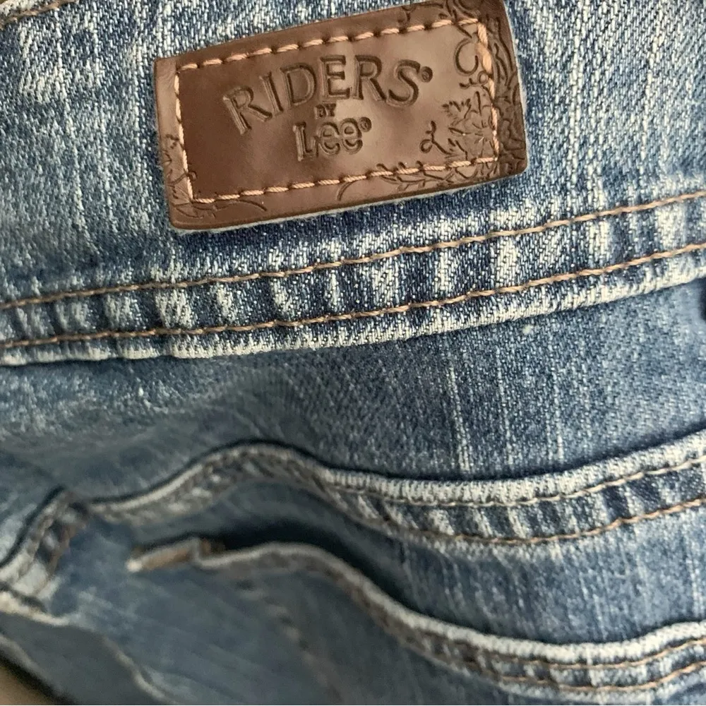 Riders by LEE Regular Fit Straight Leg Mid Rise Med Wash Jeans Size 12 L - Image 7