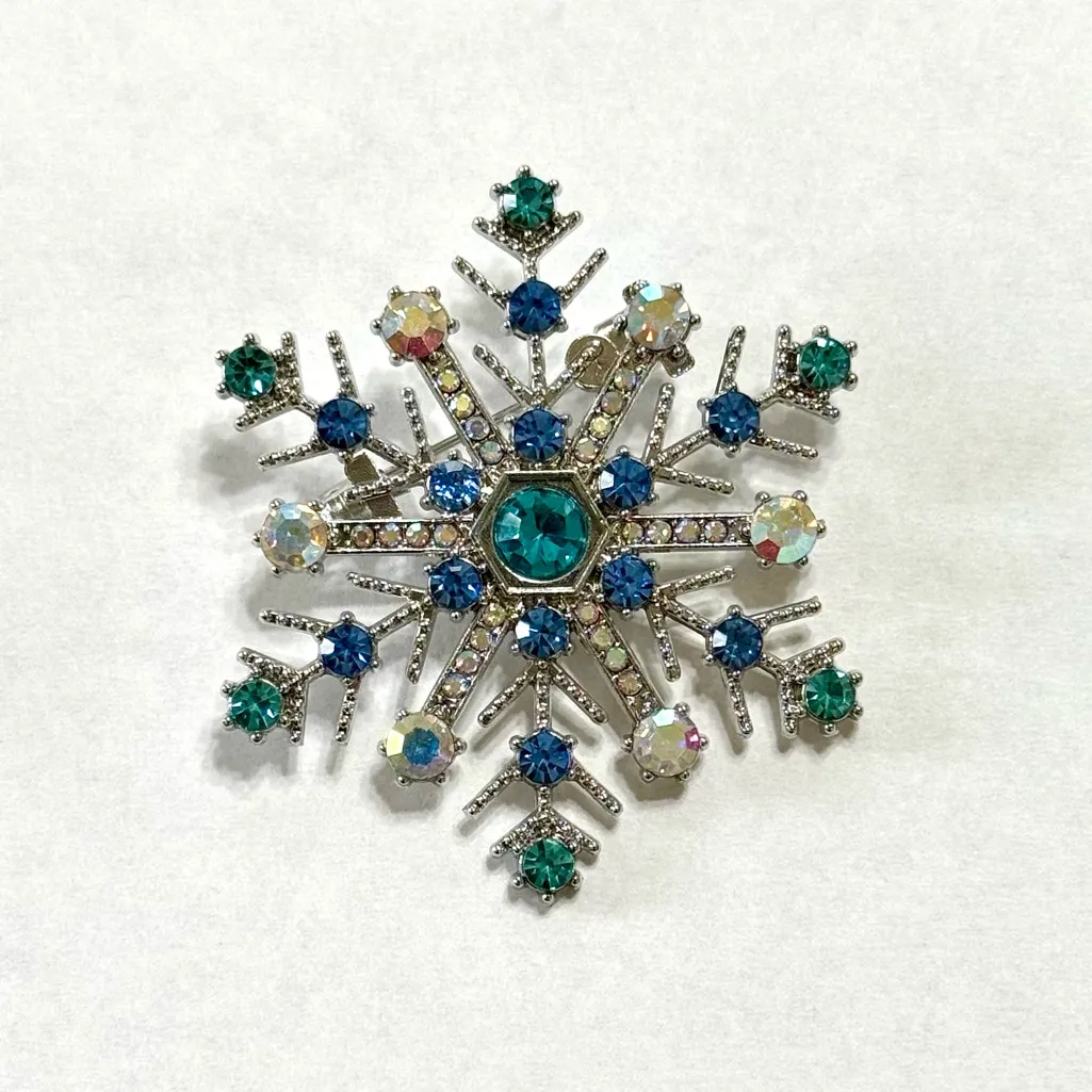Snowflake Brooch Silver Tone Blue and Clear Crystals New - Image 9