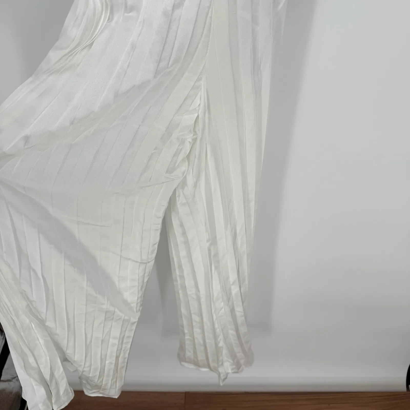 Lulus‎ Memorably Sophisticated White Satin Pleated Backless Jumpsuit Size XS - Image 6