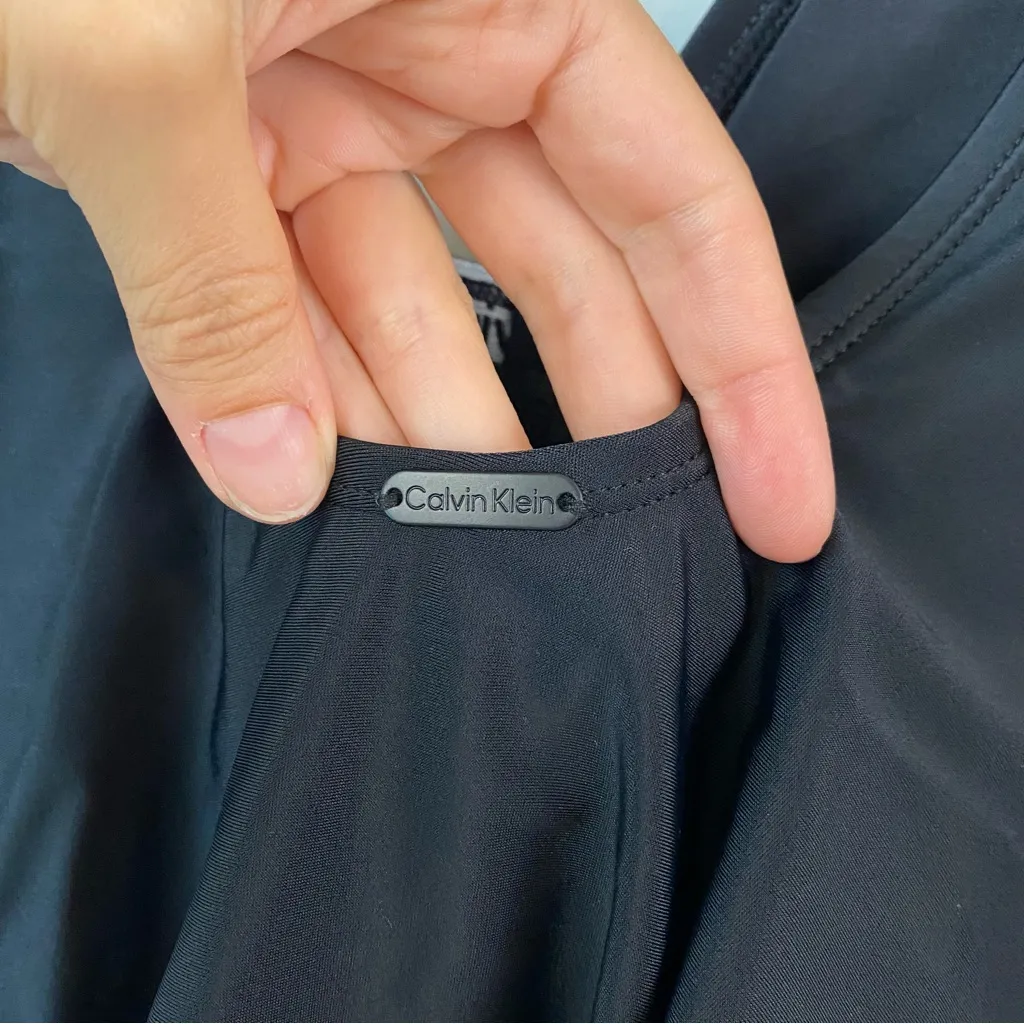 Calvin Klein Swimwear Women's Logo V-Neck Cut Out One‎ Piece Swimsuit Size S - Image 7