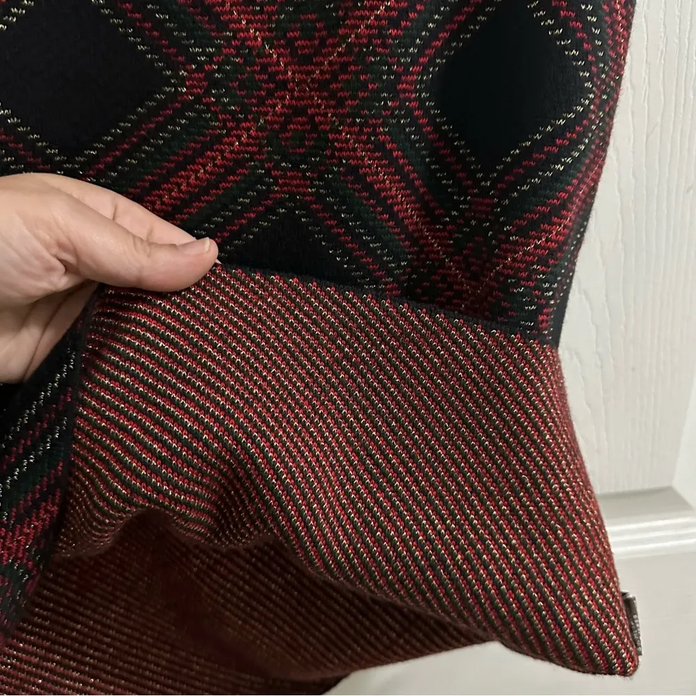 J. McLaughlin Plaid Pencil Mini Skirt Women’s size Medium Black Red Green Gold - Image 5