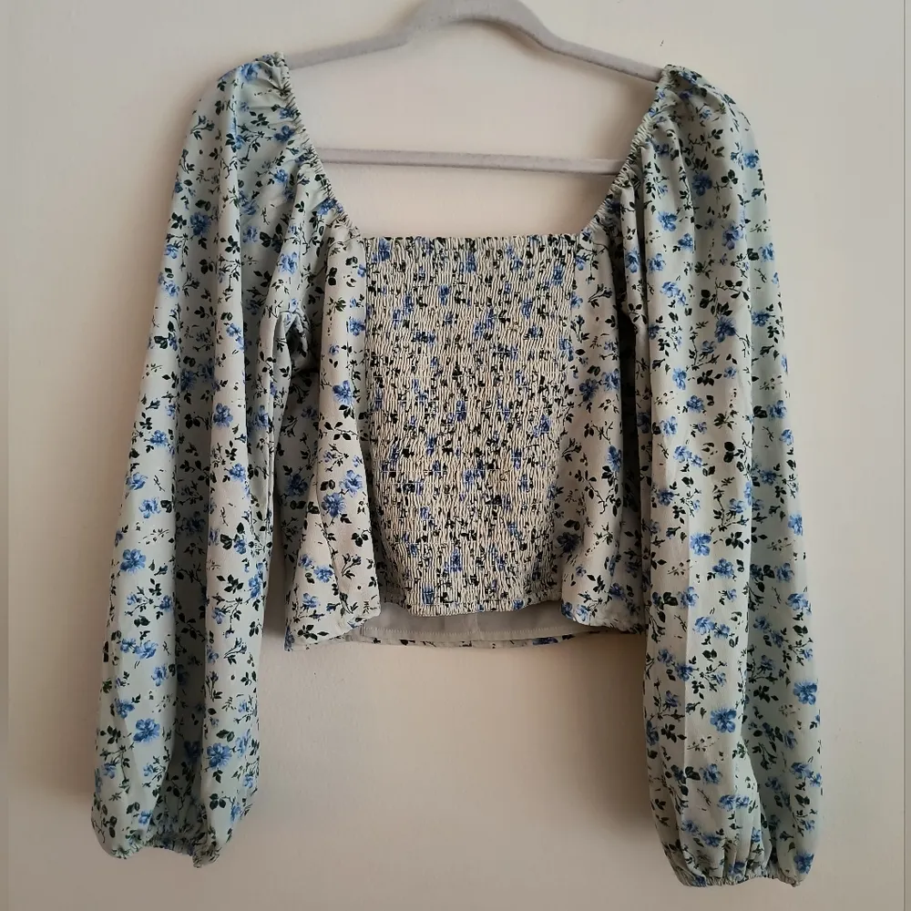 Abercrombie & Fitch Light Blue Floral Long Sleeve Off Shoulder Crop Top Medium - Image 3
