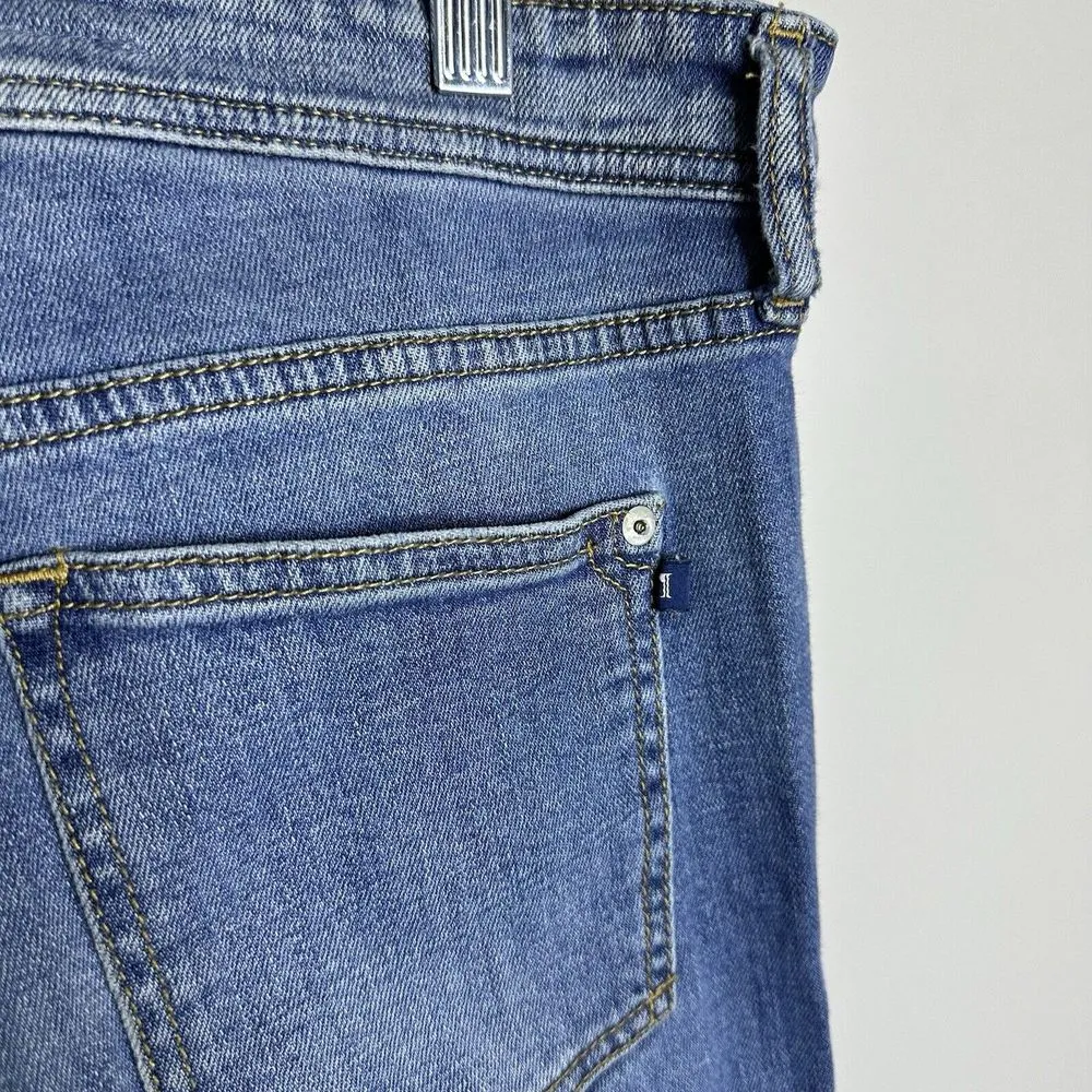 Women's Pilcro Anthropologie Size 29 High Rise Slim‎ Boyfriend Distressed Jeans - Image 6