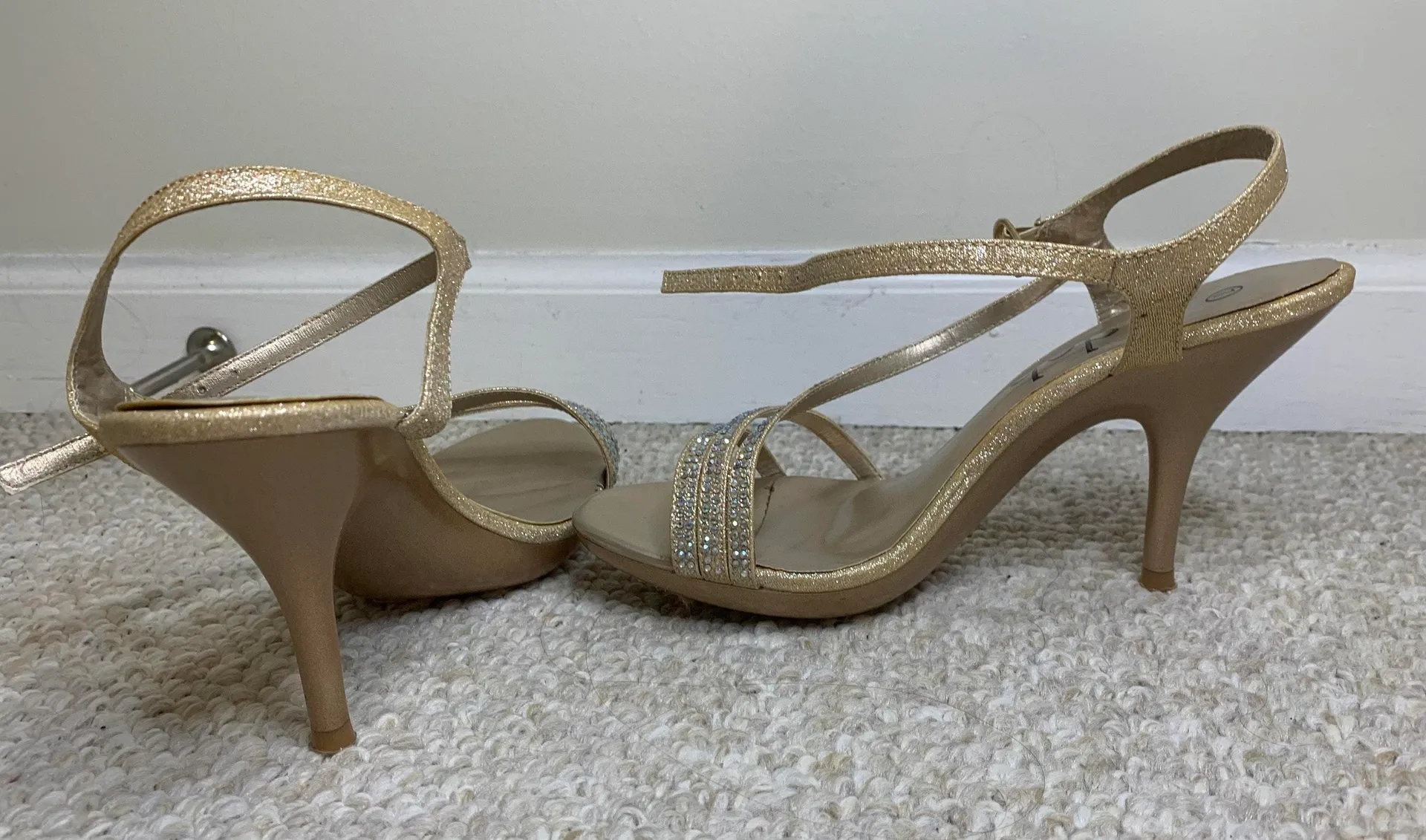 Gold Heels Size 7 - Image 5