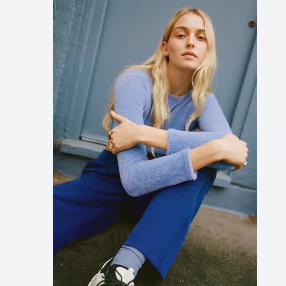 NWT  SOFT FUZZY CUT OUT TOP BLOGGERS FAV - Image 4