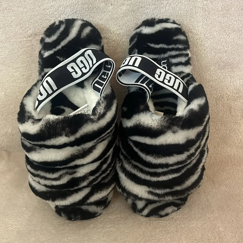 UGG NEW  Fluff Yeah Slide - Image 2