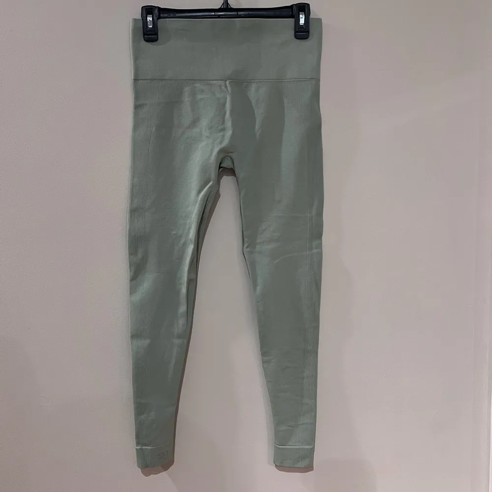 Set Active  Sculpt Flex Leggings in Olive NWOT - Image 3