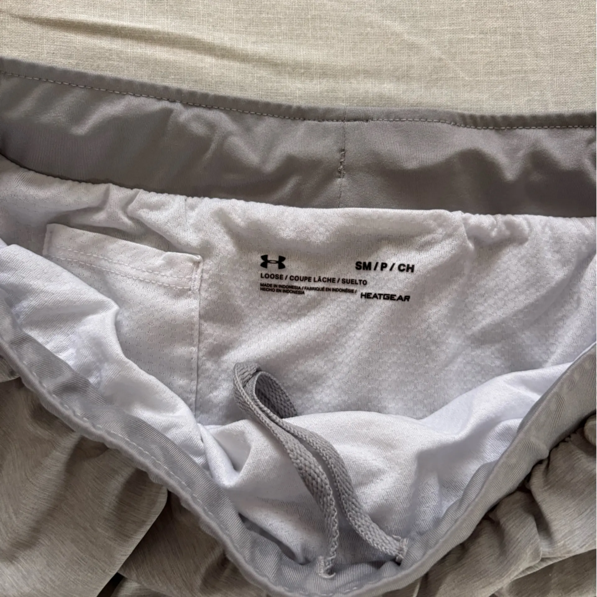 Under Armour Women's Light Gray Athletic Shorts - Image 3