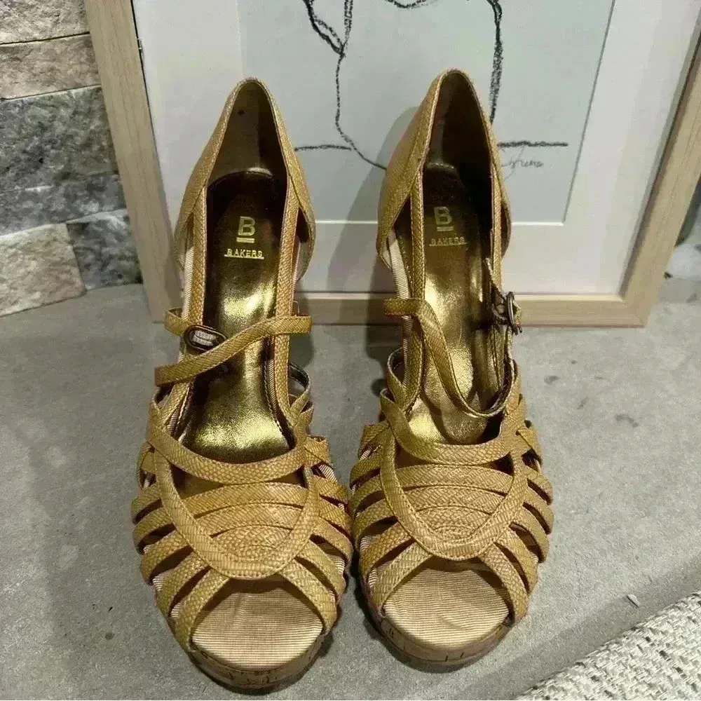 Bakers Porsha beige man made strappy sandal cork platform wedges 6.5B Size 6.5 - Image 2