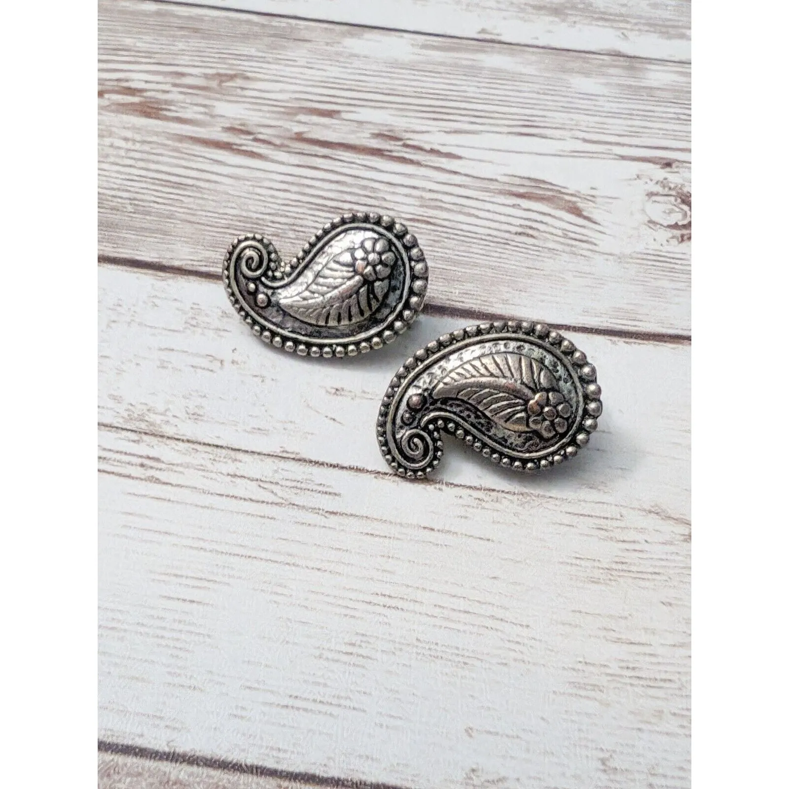 Vintage Clip On Earrings - Image 4