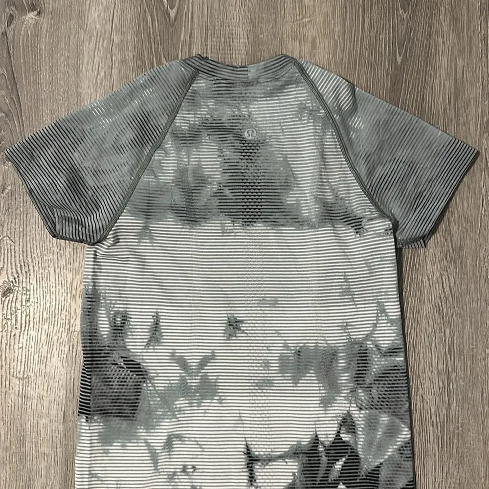 Women’s Sz 4 Swiftly Tech 2.0 Athletic Workout Short Sleeve Yoga Shirt - Image 6