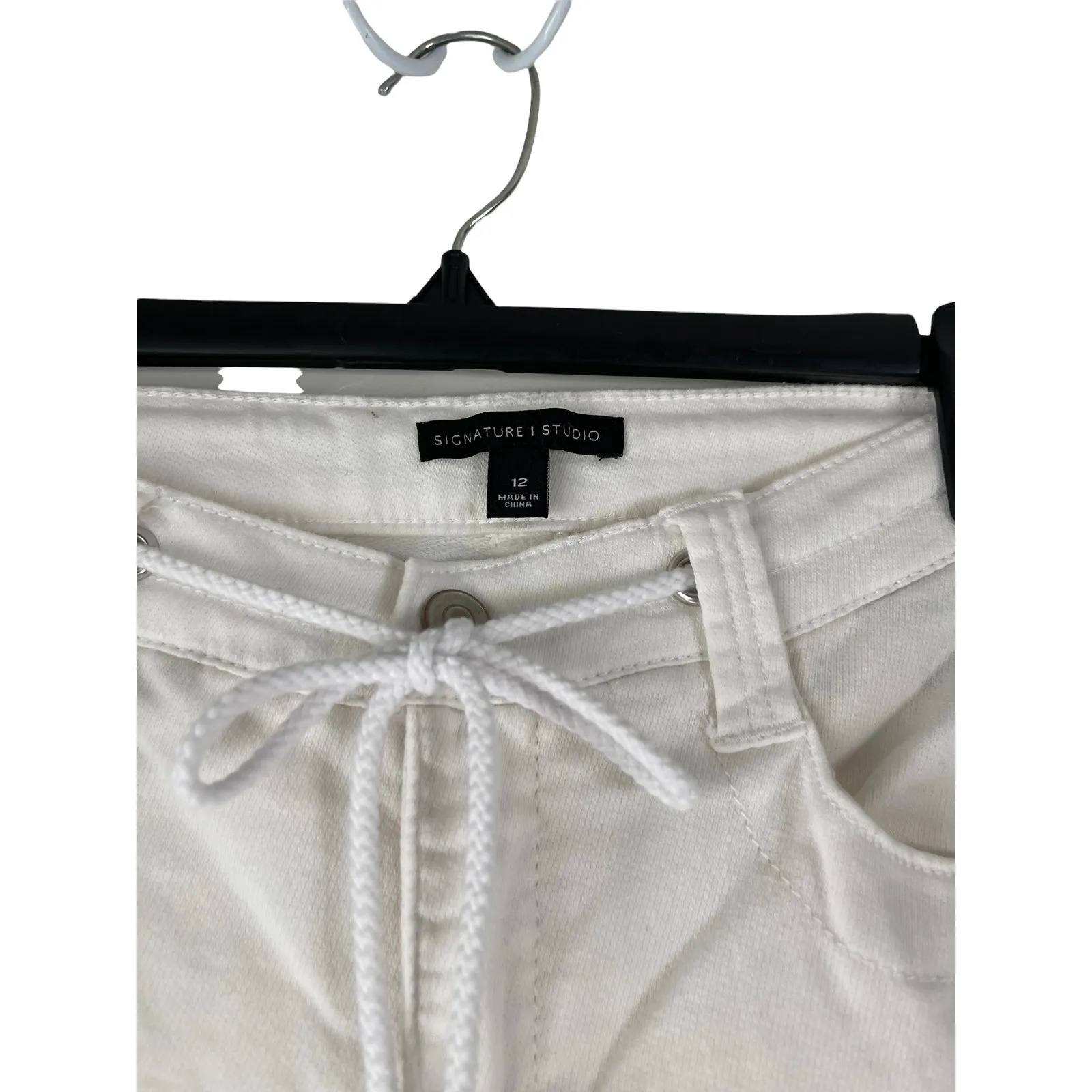 Signature Studio Women's Size 12 White Tie Cropped Summer Pants - Image 3