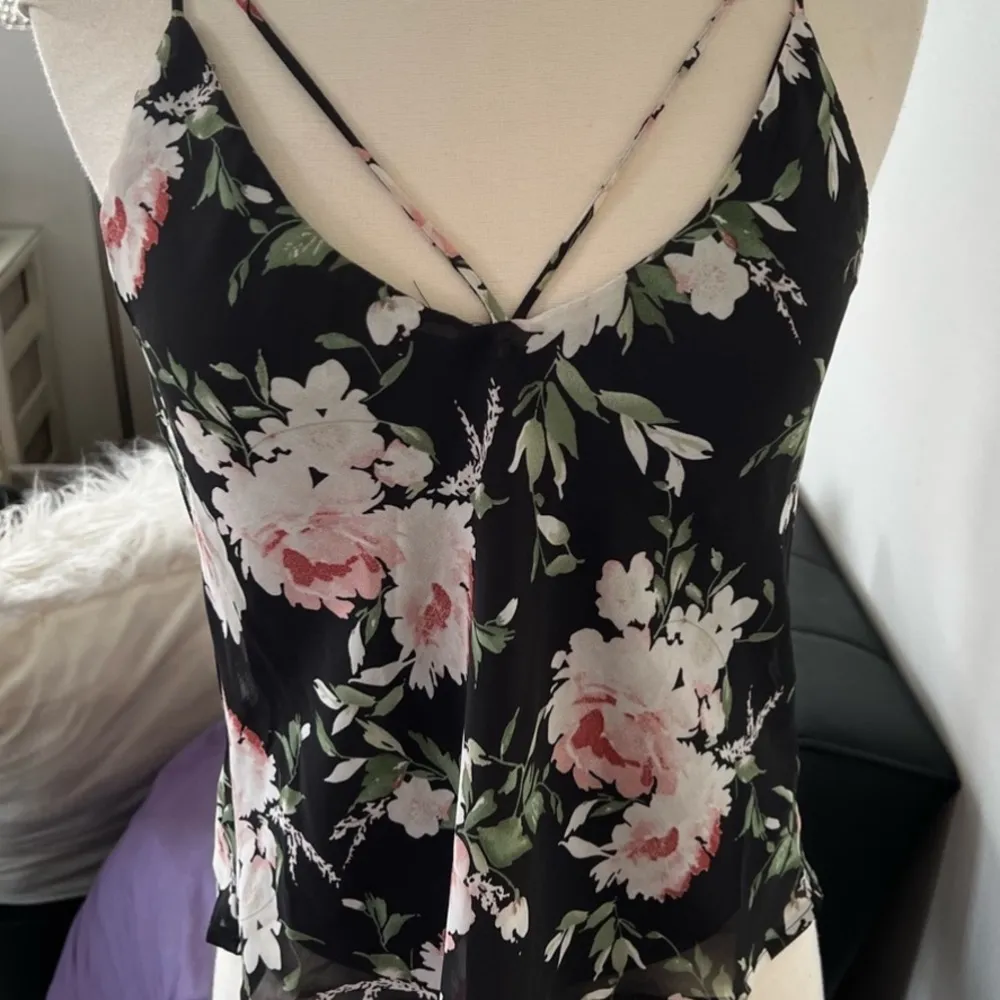 Lulu’s Strappy Floral Print Cami Top - Image 4
