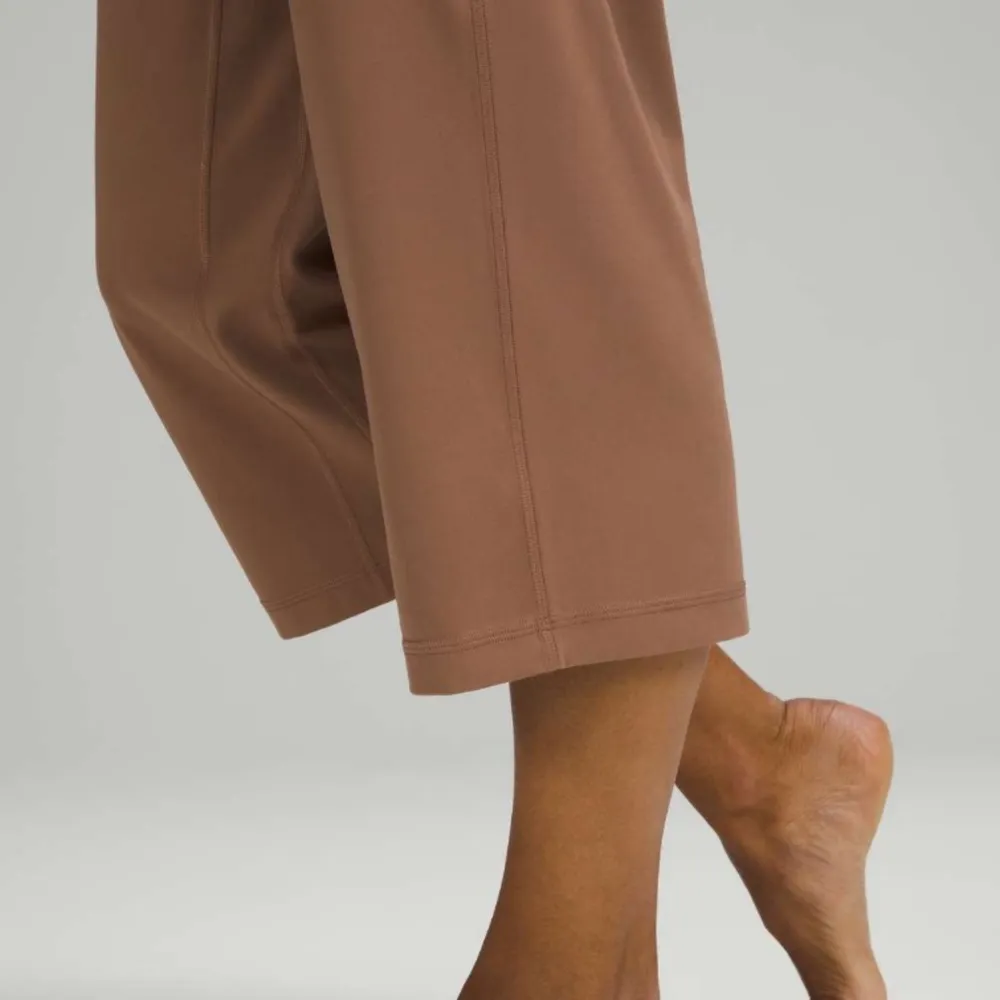 Align Wide Leg Super-High-Rise Crop *23" - Image 4