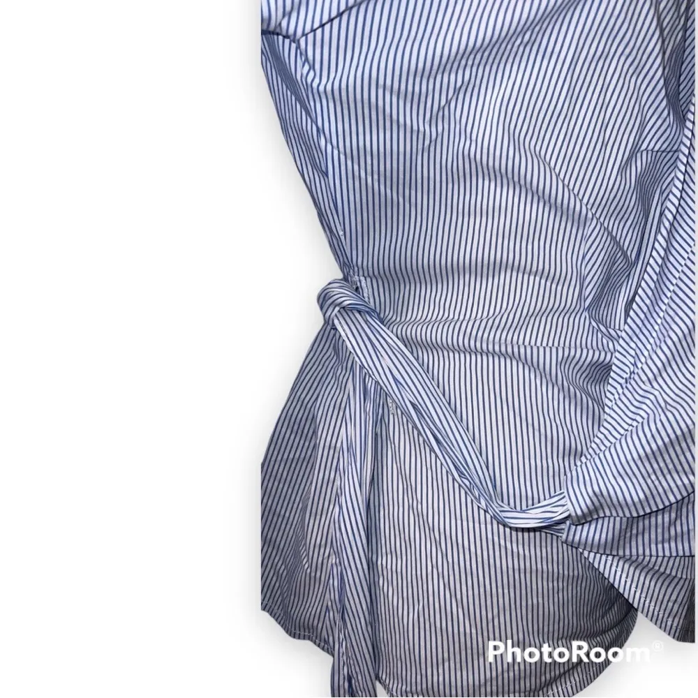 Willow & Clay medium womens chambray striped wrap blouse ruffle sleeve v neck - Image 4