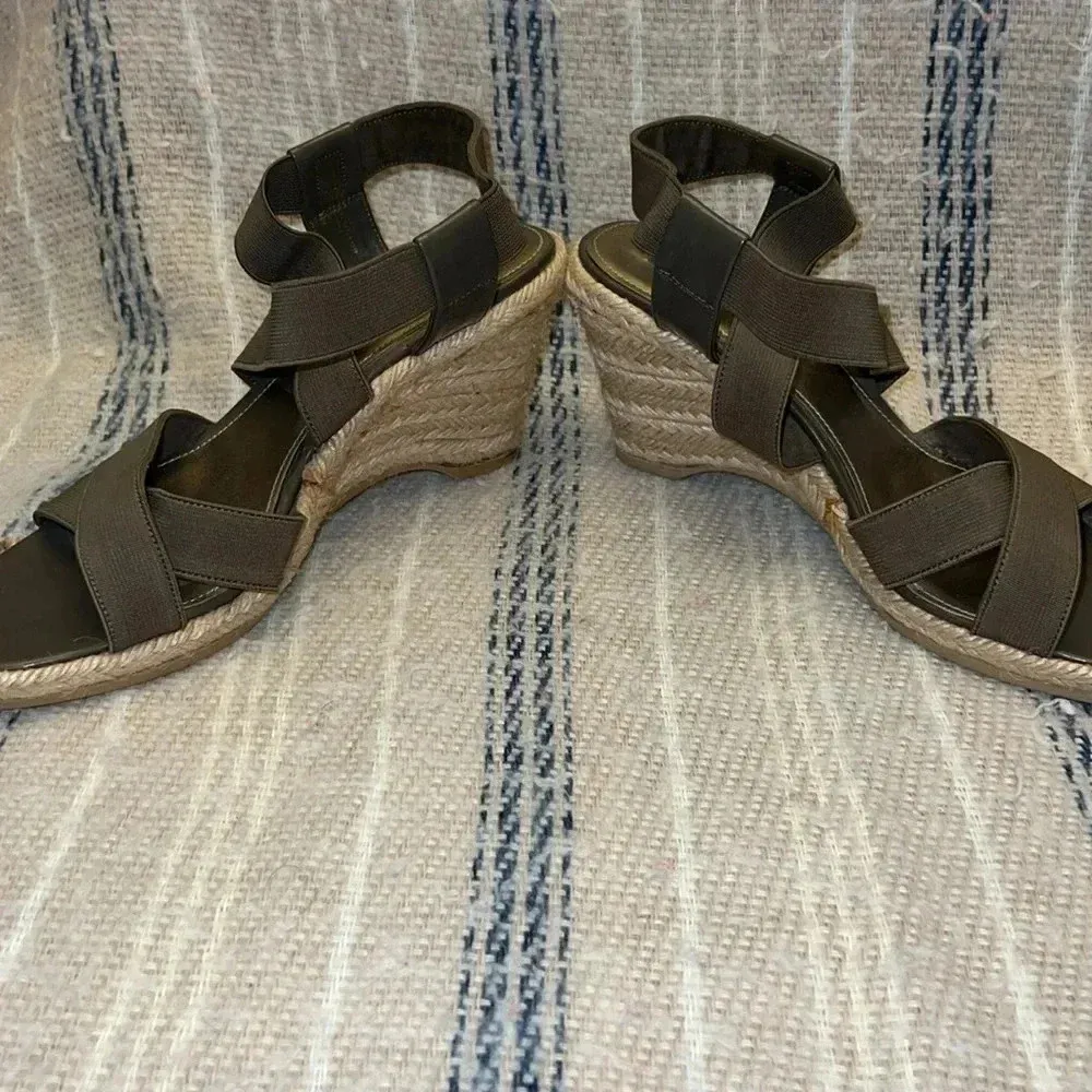 Bandolino Wedge Sandles - Image 6