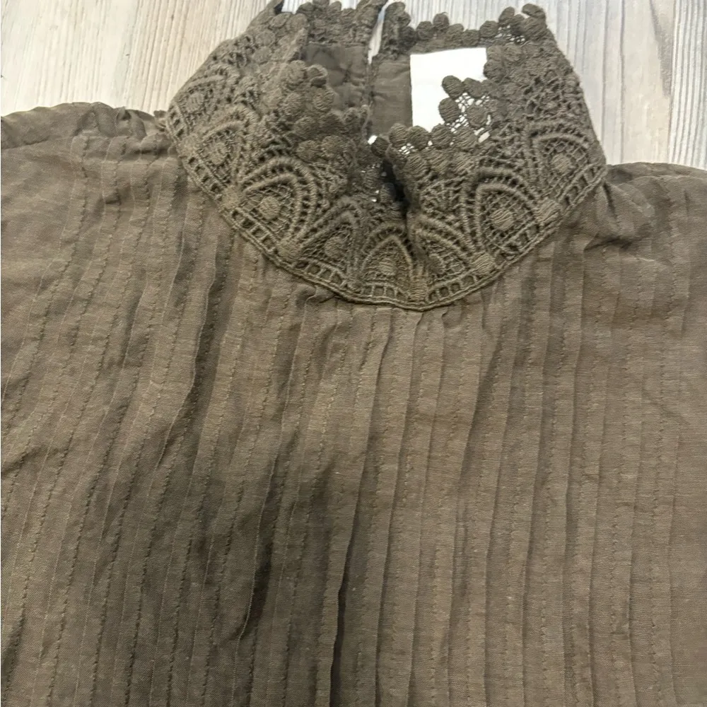 LOGG Size 2, Lightweight, Keyhole Back, Long Sleeve - Image 4