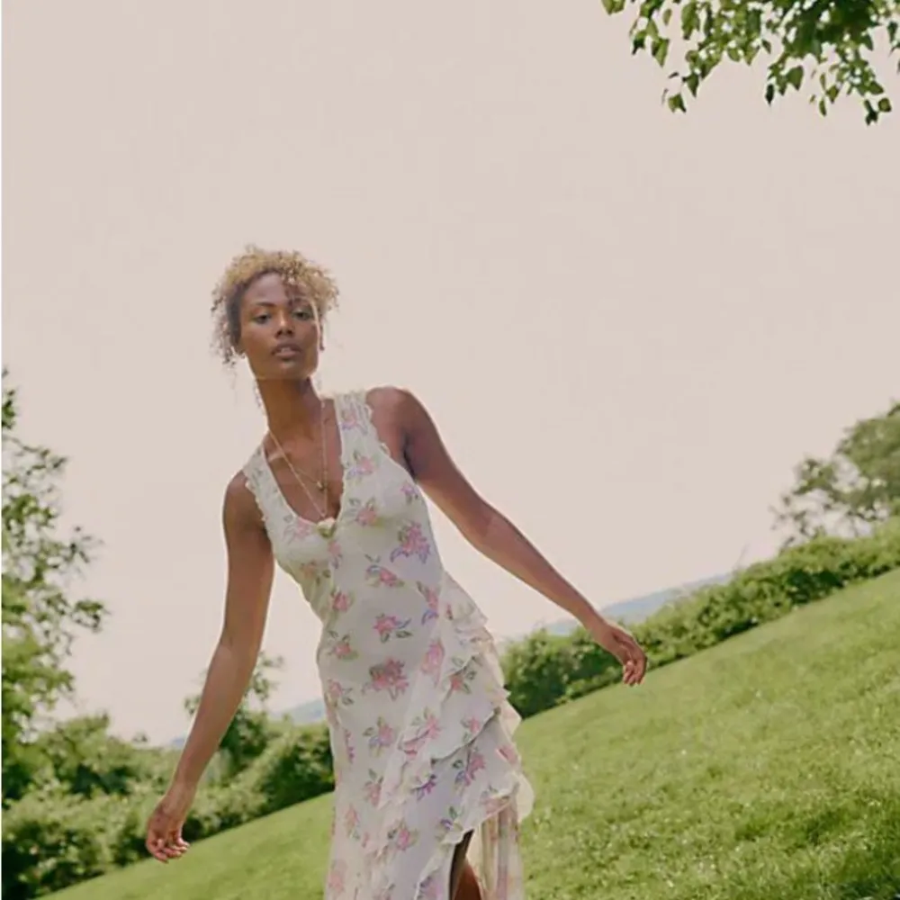 Cream Sleeveless V-Neck Maxi Sundress - Image 3